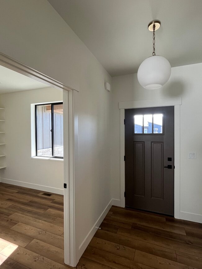 Photo - 343 Poppy St