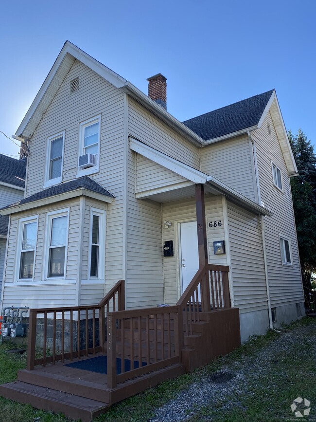 Building Photo - 686 Maple St Rental