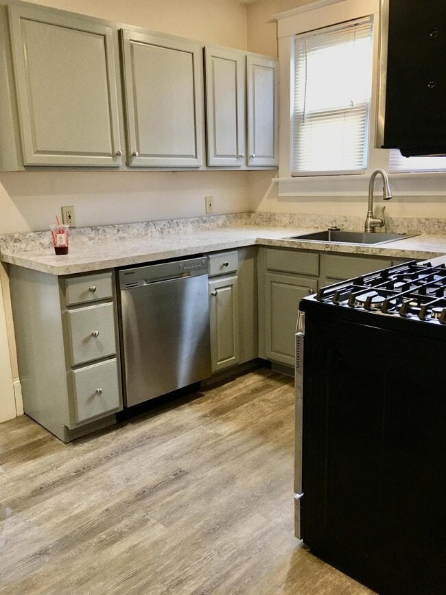 Photo - 1101 W 4th St