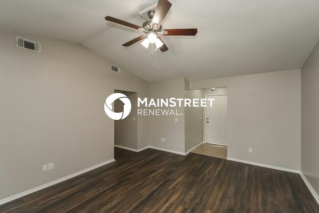 Photo - 3 Bedroom Pet-Friendly Home in MIDDLEBURG, FL with Main Street Renewal