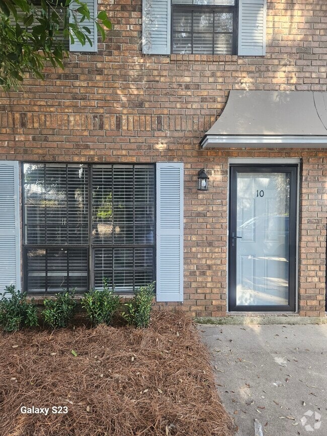 Building Photo - 2220 E Victory Dr Unit 10 Rental