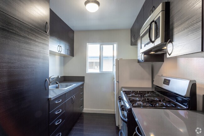 2HAB, 1BA - 650 ft² - Ellendale Arms Apartments