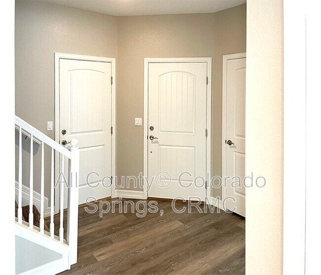 Photo - 610 Thimbleberry Point