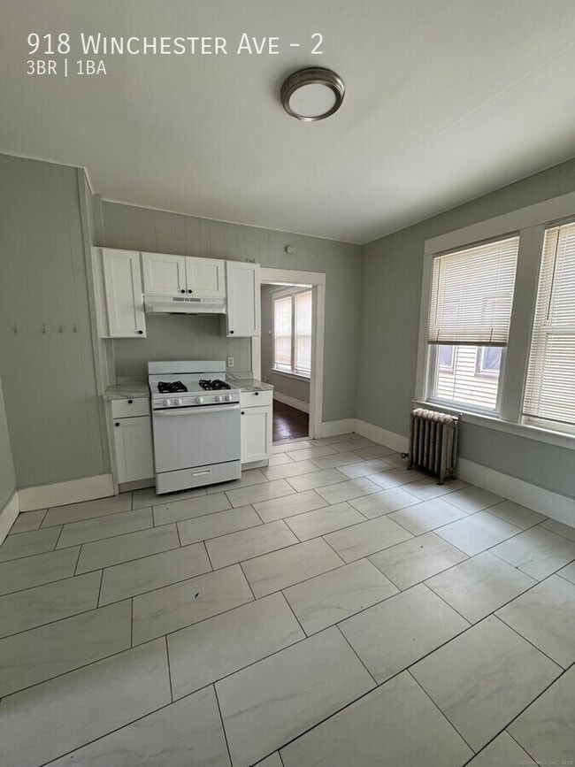 Building Photo - 918 Winchester Ave Unit 2