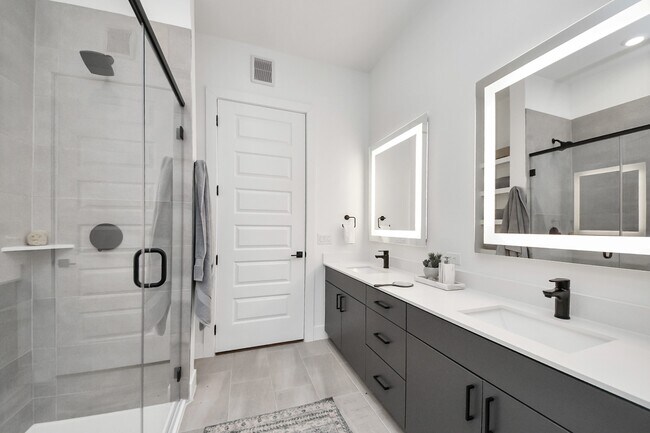 Photo - 15635 Memorial Dr Unidad 140