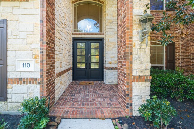 Photo - 110 S Veilwood Cir