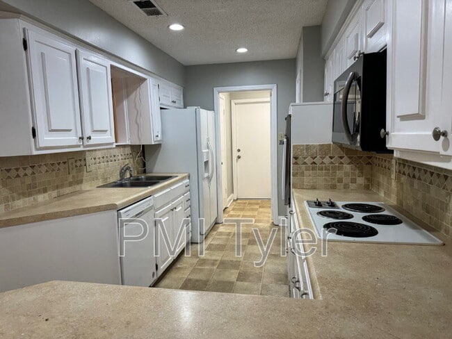 Photo - 1005 Towne Lake Dr