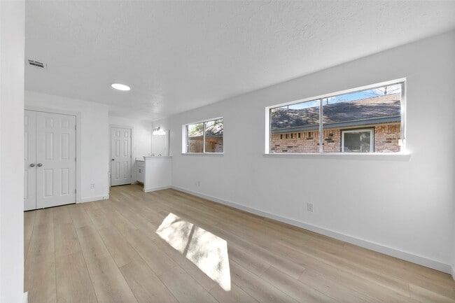 Photo - 2042 Lexington Woods Dr