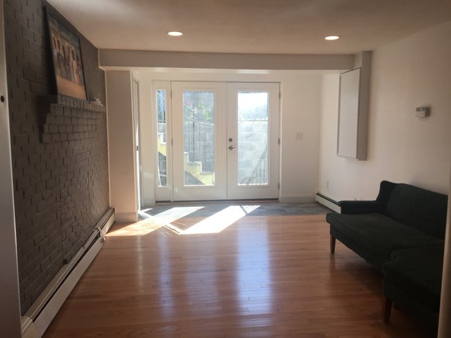 Photo - 11 Bridge St Unidad Apartment b