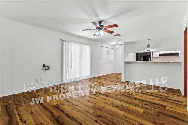 Photo - 2444 Somerset Dr