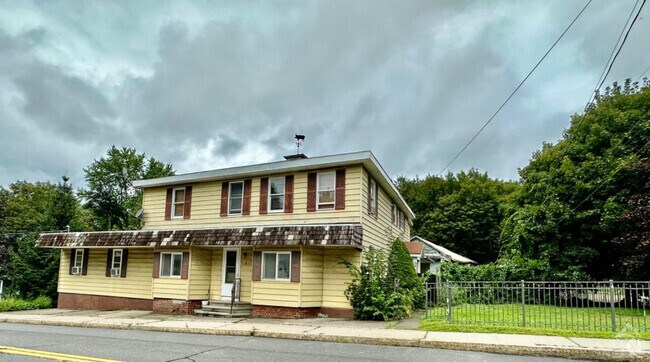Building Photo - 162 Main St Rental