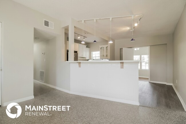 Photo - 451 E 6th St