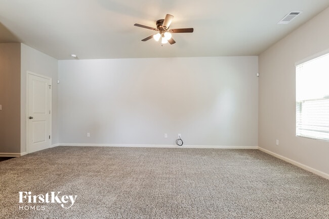 Photo - 215 Holly Way