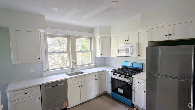 Building Photo - 36 Lowell St Unit 1 Rental