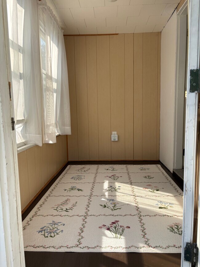 Mudroom - 11 Ray Ave
