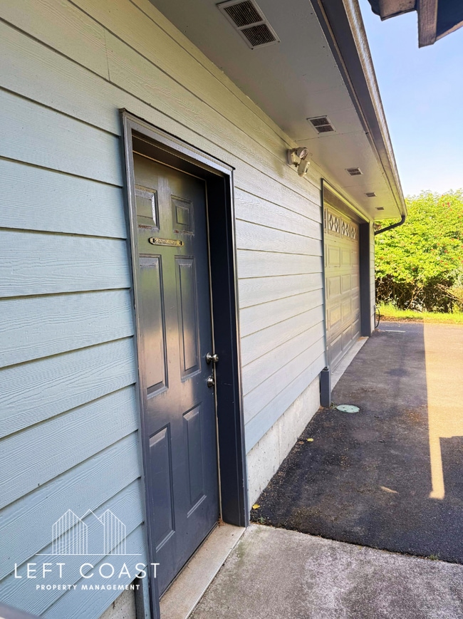 Photo - 6215 NE Oar Dr