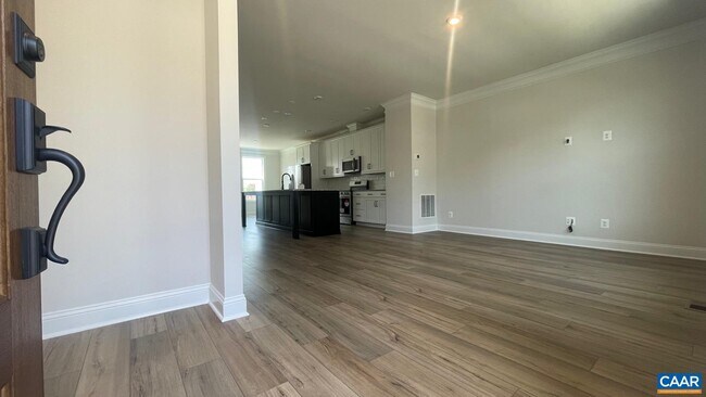 Photo - 4006 Varick St