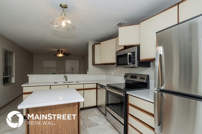 Photo - 875 Doat St SE