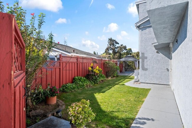 Photo - 37789 Essanay Pl