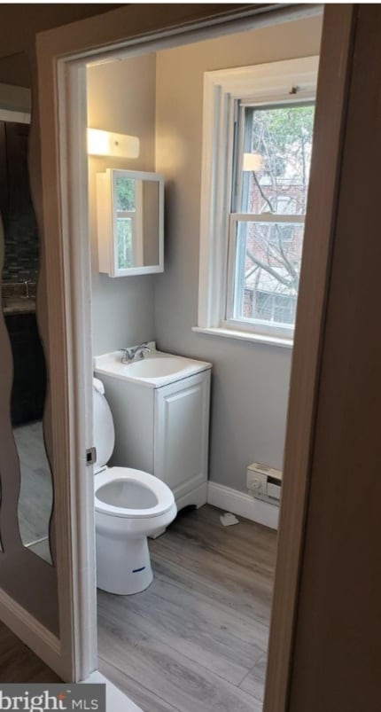 Bathroom - 5931 N Warnock St