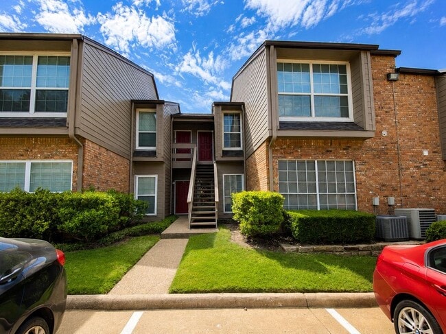 Building Photo - 9801 Royal Ln Unit #208