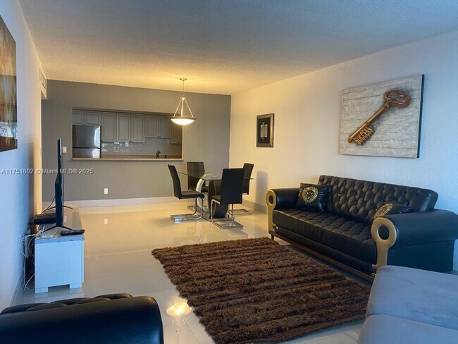 Photo - 19370 Collins Ave Unidad 625