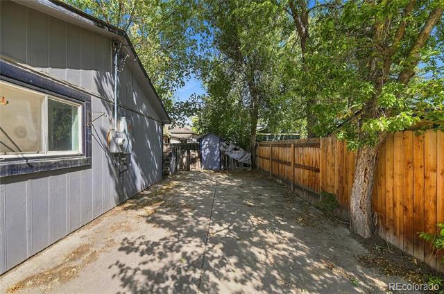 202 W Geneseo St