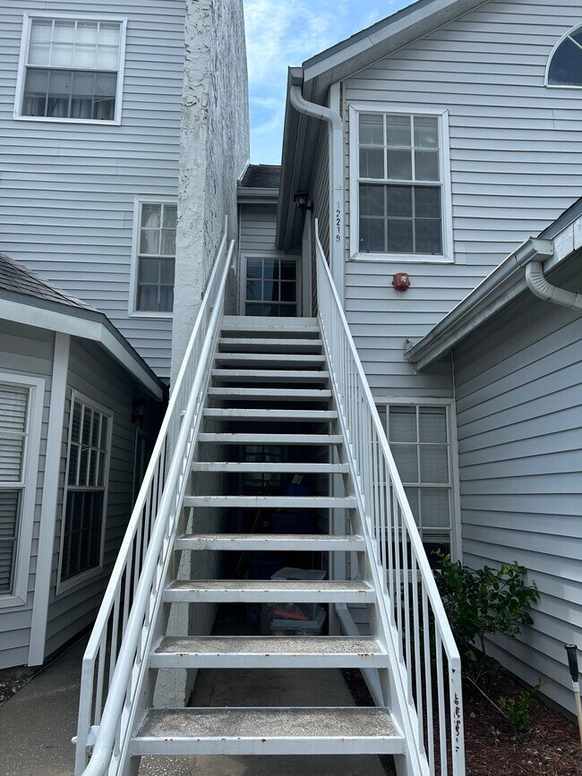 Building Photo - 12219 Armenia Gables Cir Unit 12219 Armenia gables cir