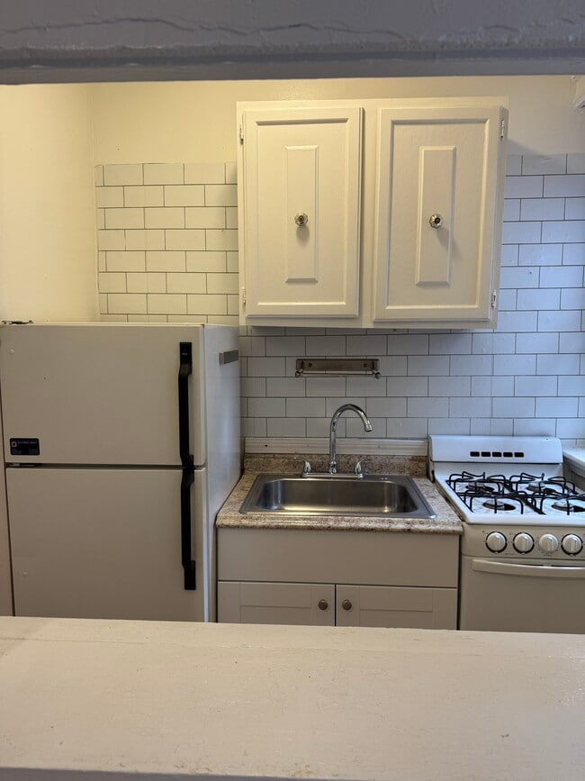 Building Photo - 37 Anderson St Unit 5 Rental