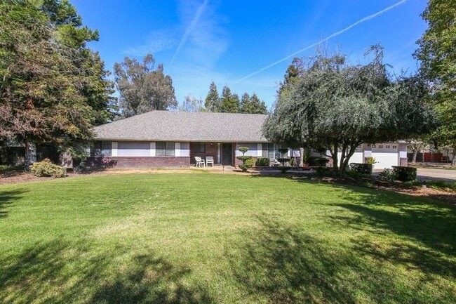 Building Photo - Clovis Ranch style 4 bedroom with Pool on ... Rental