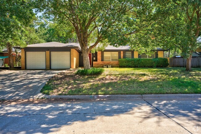 Building Photo - Norman Rental Near OU Campus For Rent!