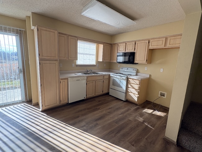 Photo - 1244 NW Phelps Dr