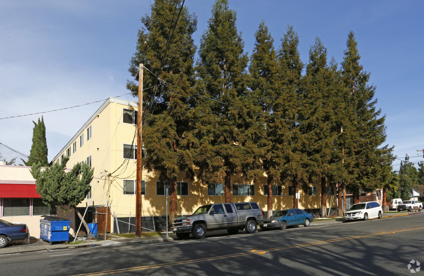 Photo - Glen Willow Apartments