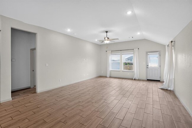 Photo - 105 Greenway Dr