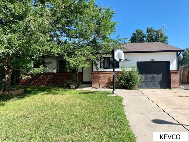 Building Photo - Awesome Home on Cul-du-Sac Near the Foothi...