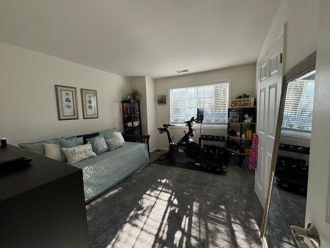 Bedroom - 1515A N Van Dorn St Unit 1515A