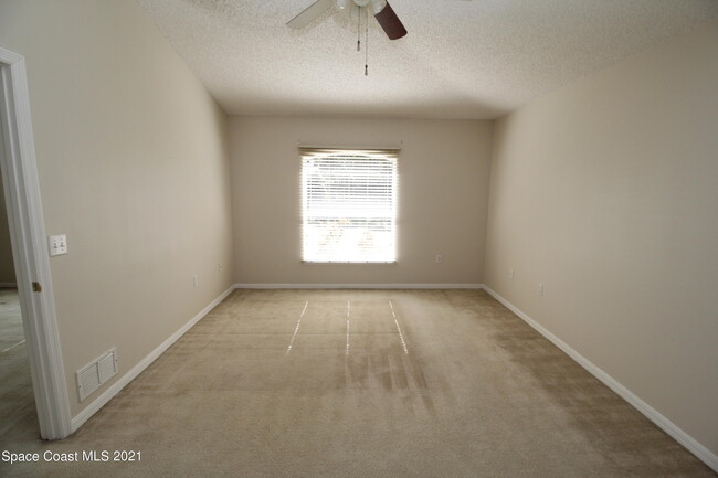 Photo - 1725 Holbrook Rd NW