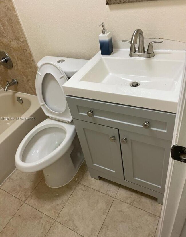 Photo - 290 E 65th St