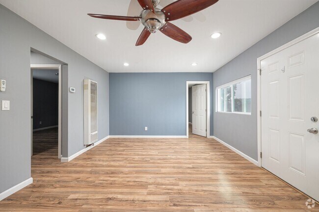 Building Photo - Recently Renovated 2 Bedroom Home with All...