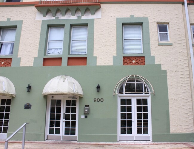 Building Photo - 900 16th St Unit 204