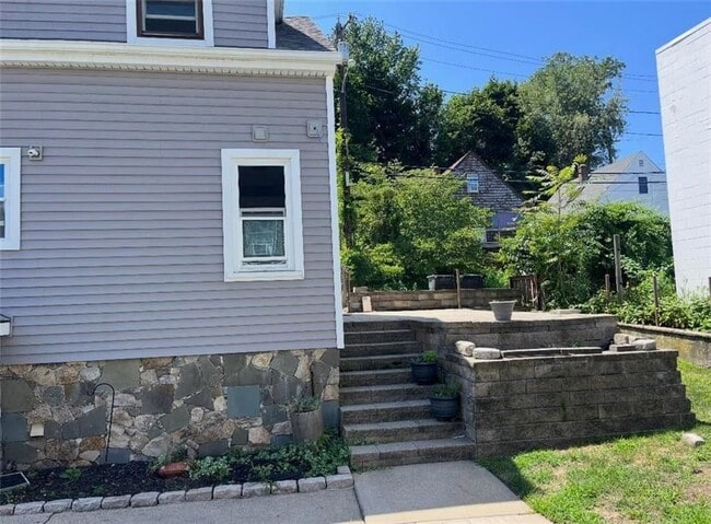 16 Hedley Ave
