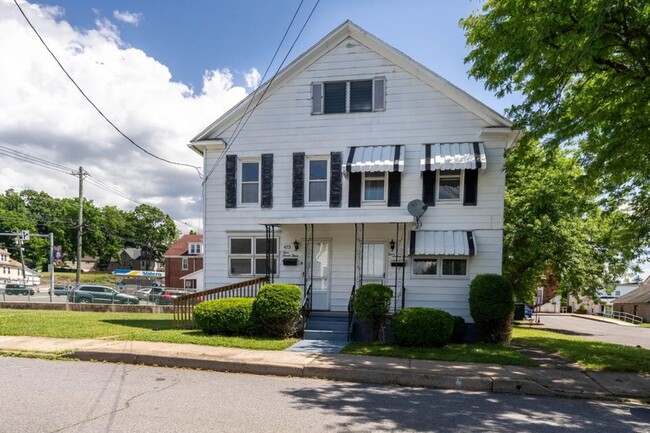 Building Photo - Well-kept 3 Bed, 1 Bath Single Family Home - Schedule your tours now!