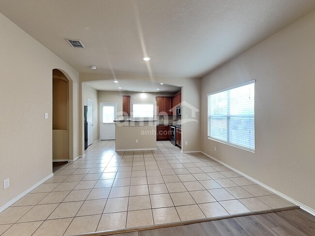 Photo - 9811 Rainbow Crk