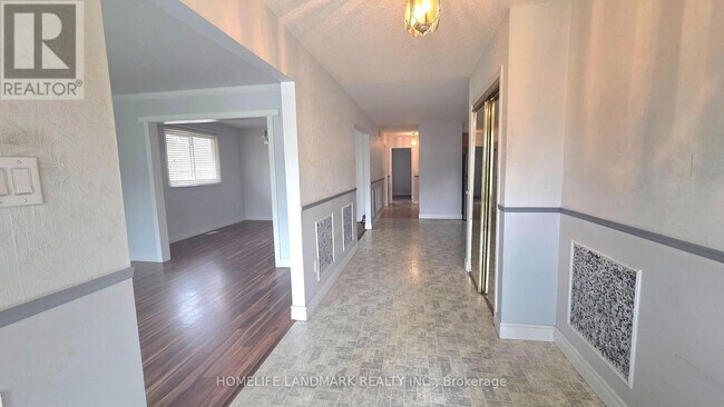 Photo - 33 Elora Dr