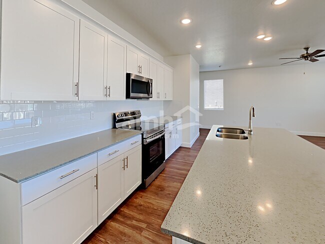 Photo - 1379 White St