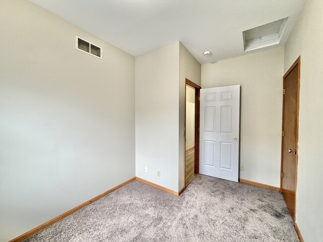 15 Elliott St
