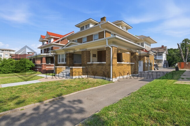 Photo - 3422 E Douglas Ave Unidad 1 - 1