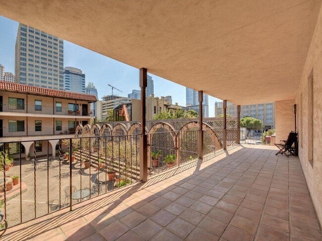 Photo - 505 W 7th St Unit 202