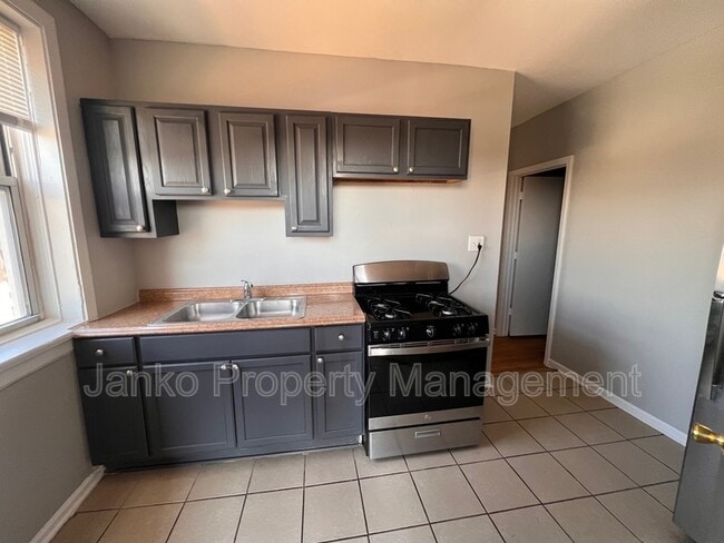 Photo - 3725 W Grand Ave Unit 3s