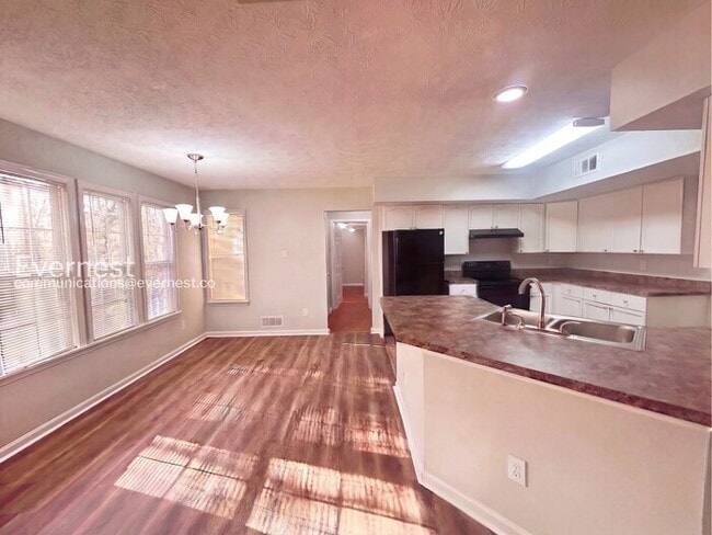 Photo - 710 Timbergrove Dr SW